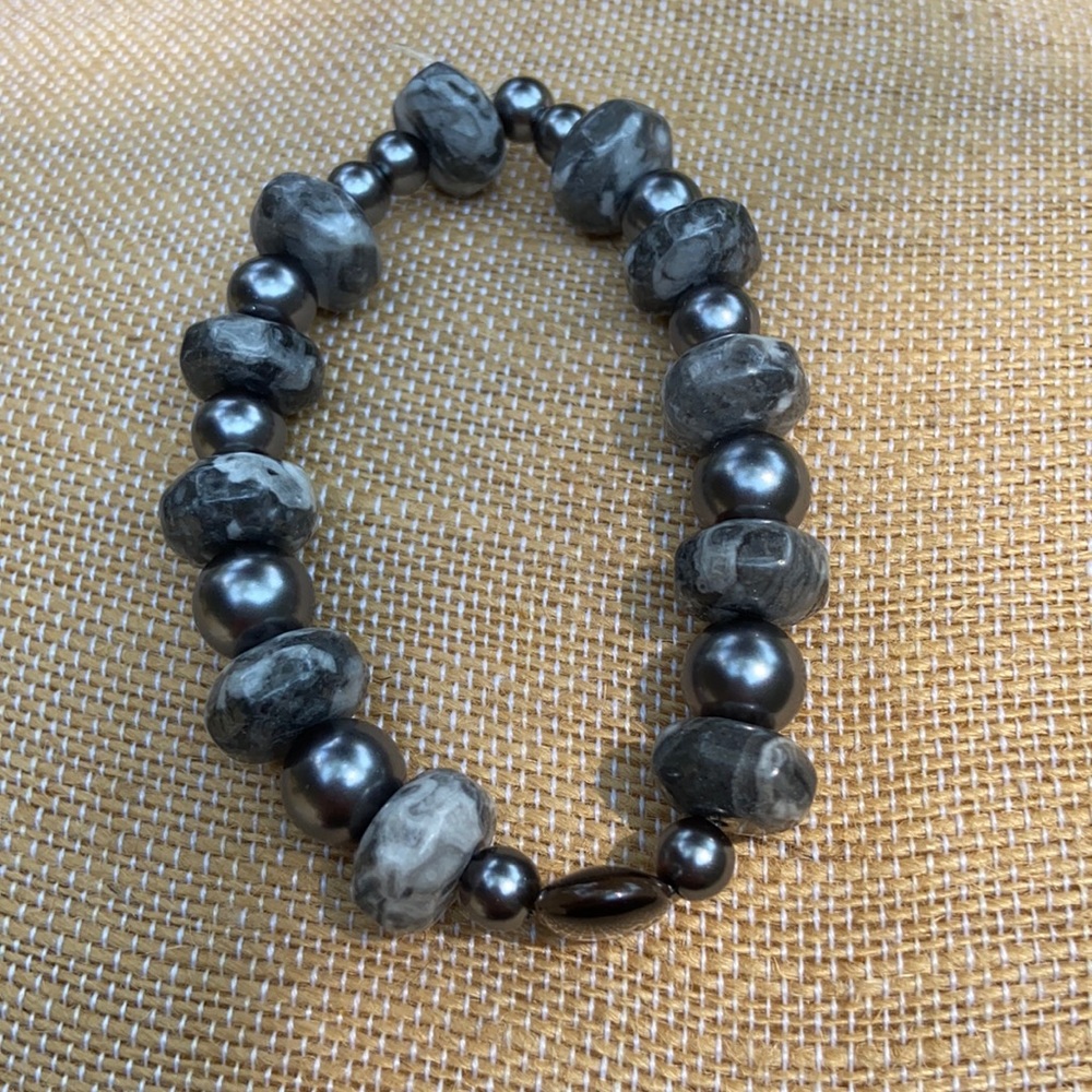 8 inch NWOT Natural Gray Jasper Gemstone Crystal Healing Stretch Bracelet - Picture 3 of 4